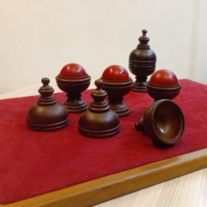 ball & vase wooden (5cm)